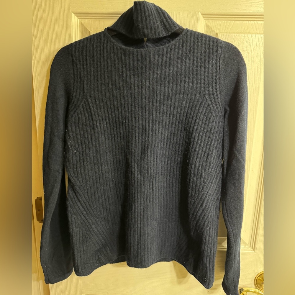 Elie Tahari navy cashmere cut-out turtleneck sweater. Size XS